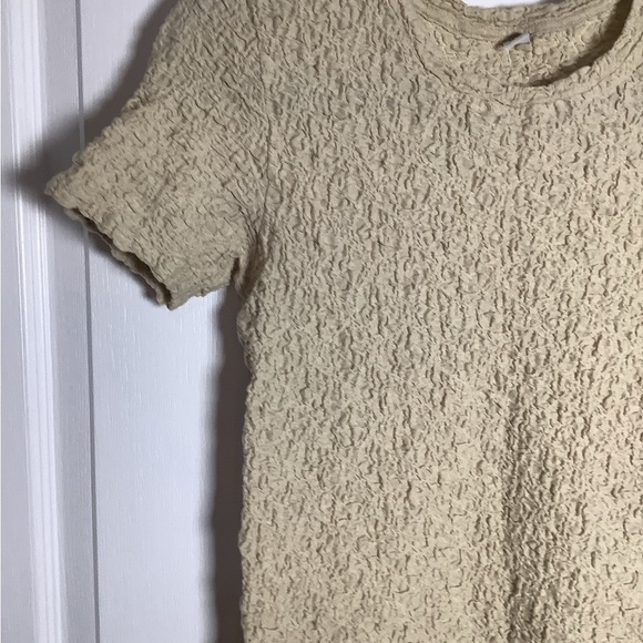 Uniqlo crinkle texture short sleeve top - Picture 5 of 9